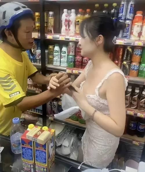 专访救超市老板娘的顾客和接线员