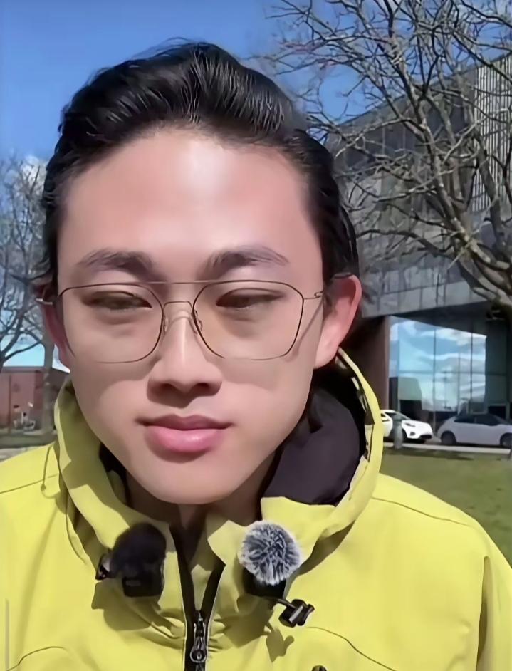 扁口鱼博士，实为网络医学科普博主，本名未公开，辽宁沈阳人，第二军医大学(现海军军
