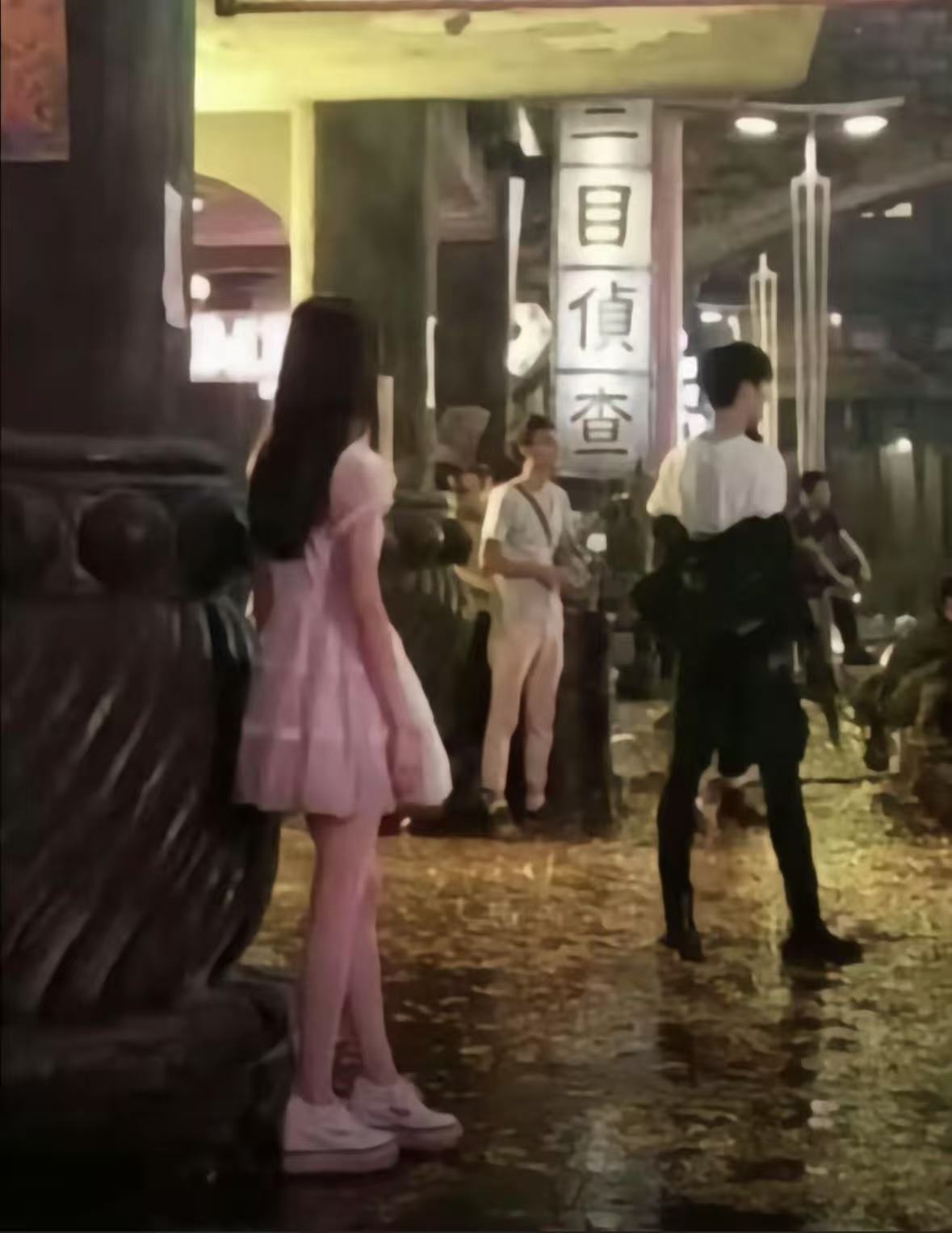 一张很好代的小白花背影（陈都灵✨ ​​​