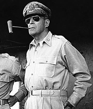 1962年，年过八旬的麦克阿瑟突然听到了一个让人震惊的消息：印度跟中国开战了，得