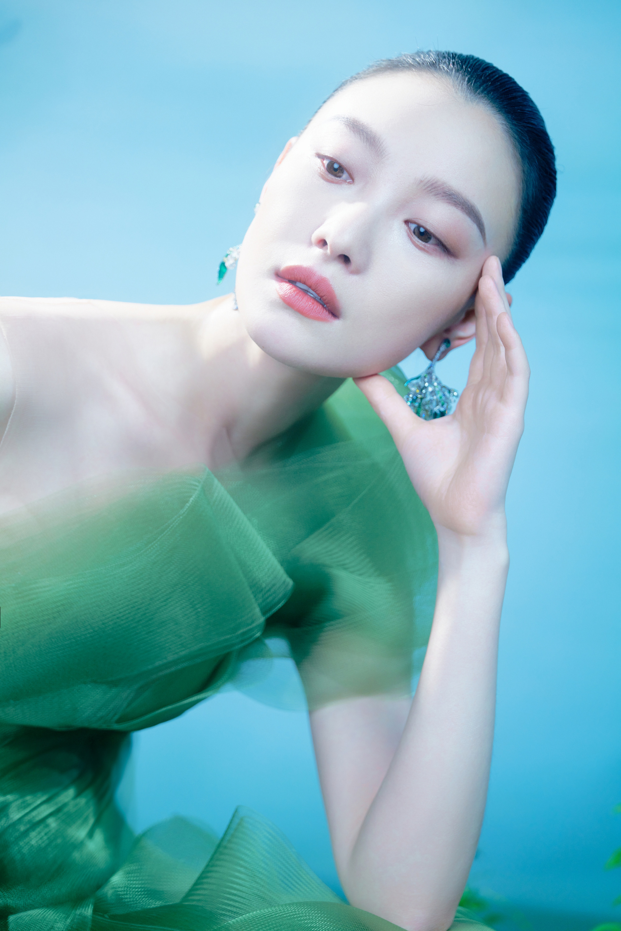 倪妮 W年度光影盛典 礼服：LEVER COUTURE2025秋冬高级定制系列 
