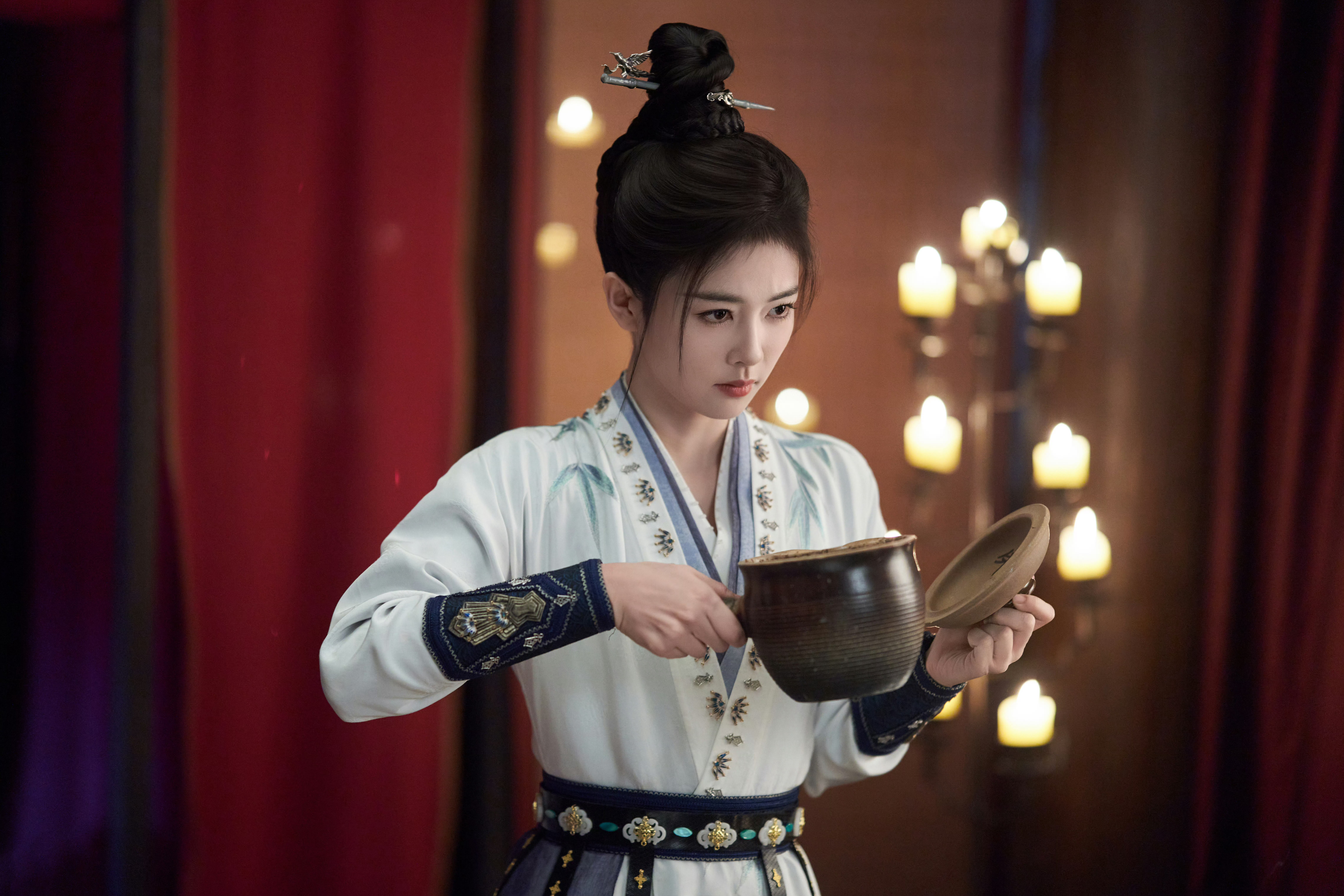 白鹿主演的唐宫奇案太敢写也太敢演了。今天更新的这一案竟然真的是强迫代孕案！ 