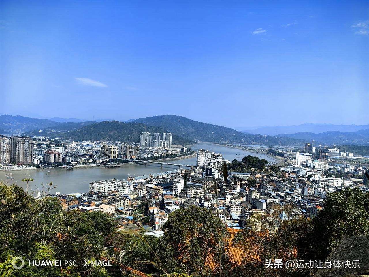 赛岐境内最高的山峰，海拔685米。山上有始建于明代的鳌峰寺，在比拍照可以俯瞰赛岐