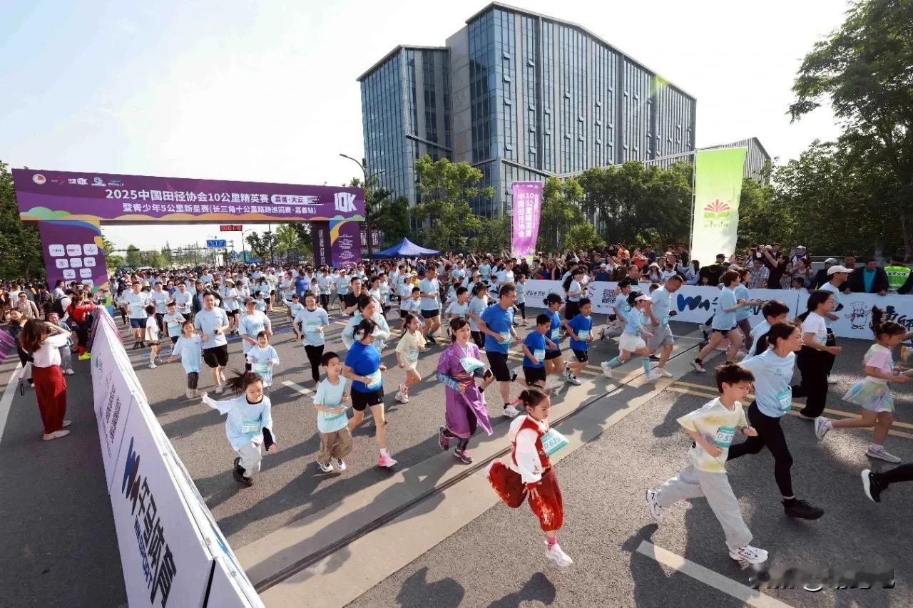 5公里亲子跑：爸爸的汗珠，孩子的奖牌！

如果跑步是亲子关系的试金石，那5月11