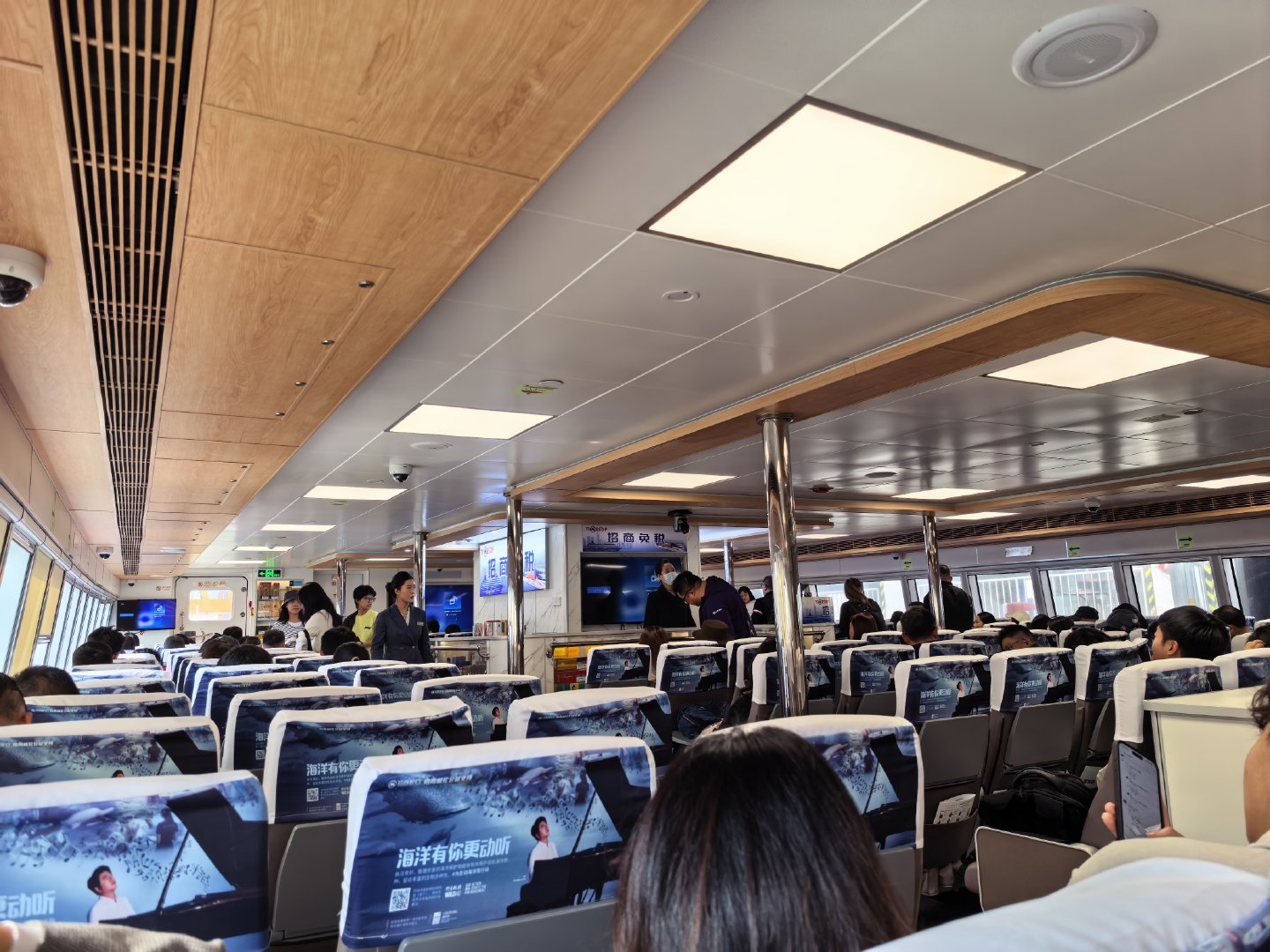 蛇口码头，去澳门，坐到了新的轮船，给配了充电口。还是A口和C口，看样子还有快充，