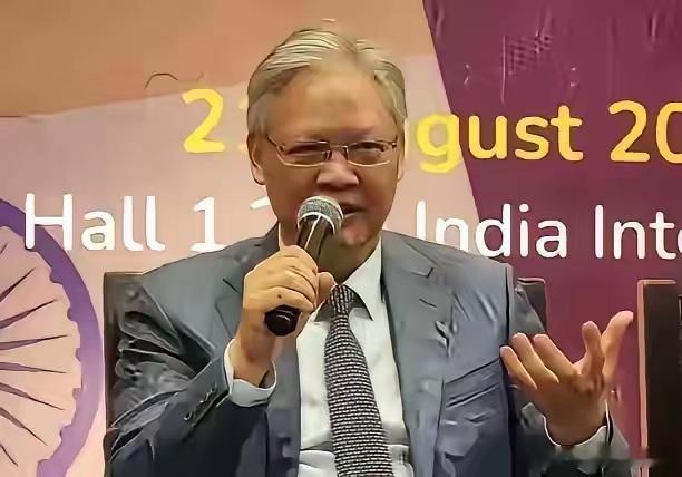 这是谁？有人说他是印度大使？我也觉得他长得都不像中国人，应该是印度驻中国大使吧？