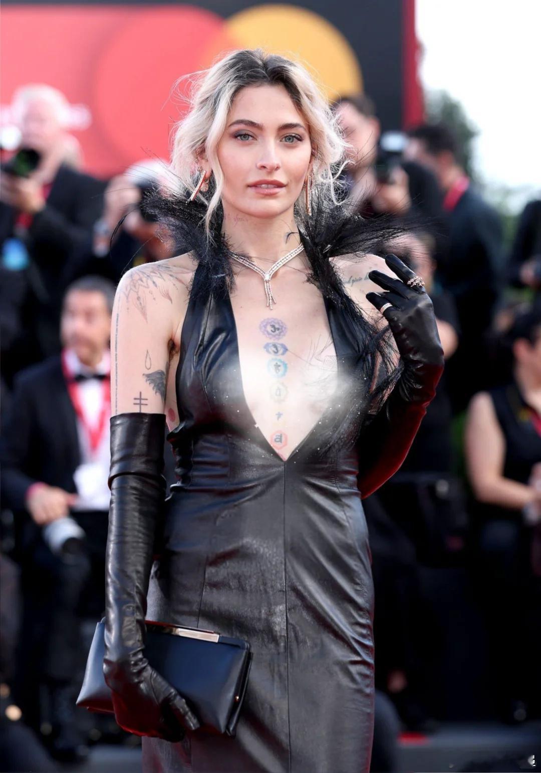 帕丽斯·杰克逊近期通过视频公开承认，自己已成功戒毒6年（从2019年至今）她曾因