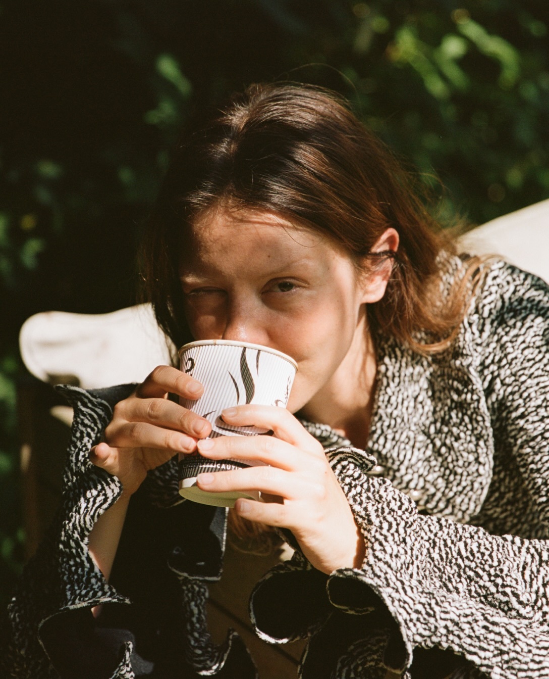 Mia Goth 身穿Dior 2026秋冬新季系列登上 i-D 377期封面，