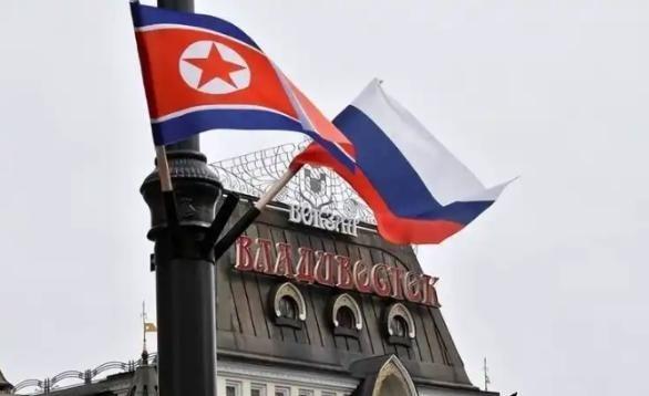 咱们与朝鲜不同，在俄乌冲突中，朝鲜多次向俄罗斯提供军援，可谓是出人又出力，而朝方