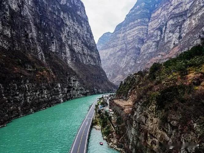 大家都在说，流量下滑很严重，单价也降了，我也不例外，最近已经几个月没出爆款了。