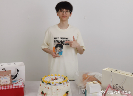 即使TES能撑到他来，如果69不是太坑应该也不会换人了，人小孩努力了半年，到头来