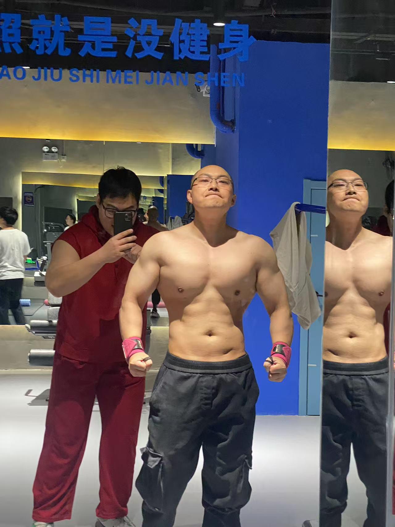 人生的黑夜也没什么不好，愈是黑暗的晚上，月亮与星星就愈是美丽了生命在于运动一起锻