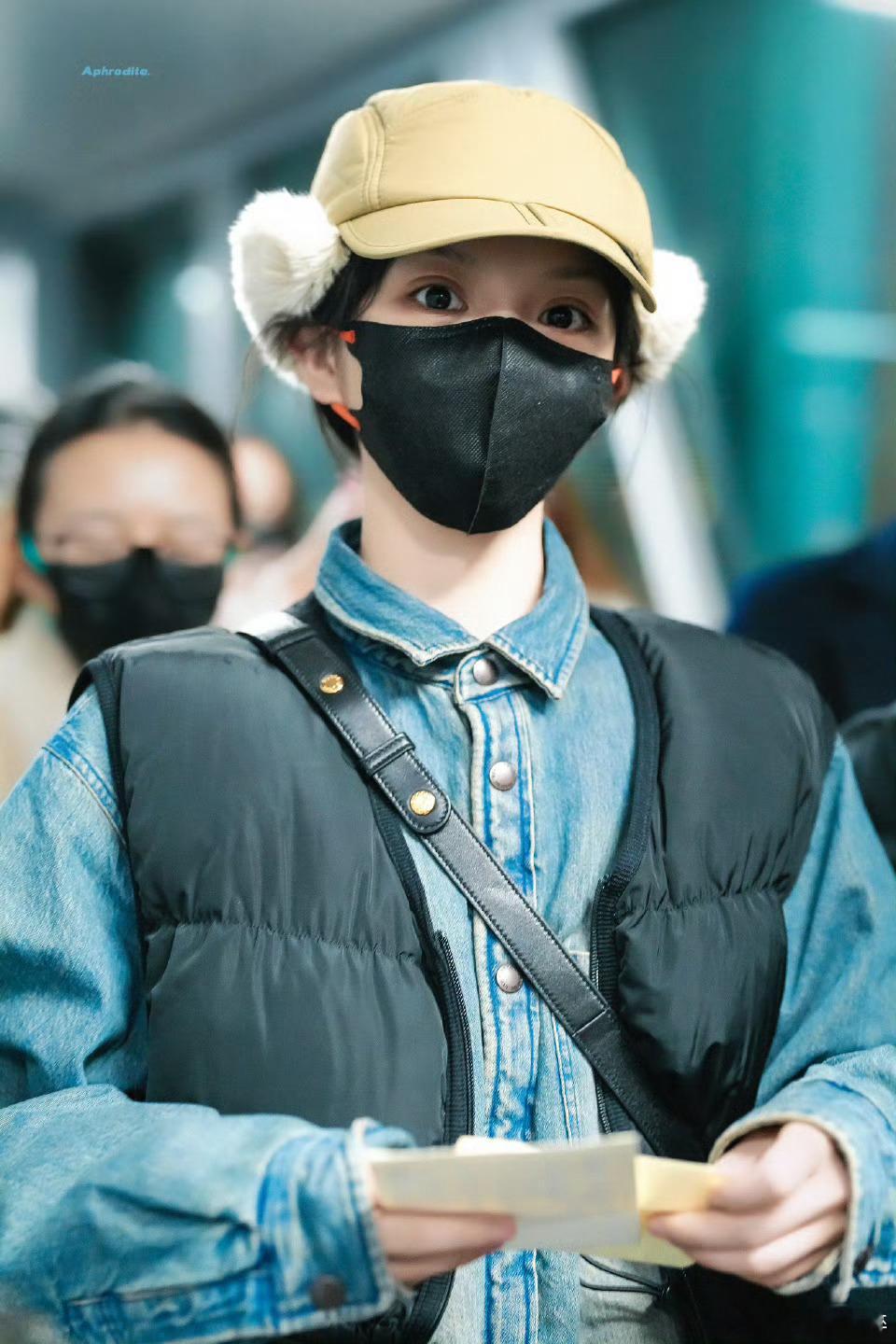 田曦薇张凌赫hi6上班路透田曦薇玩的开心！！期待逐玉！ 