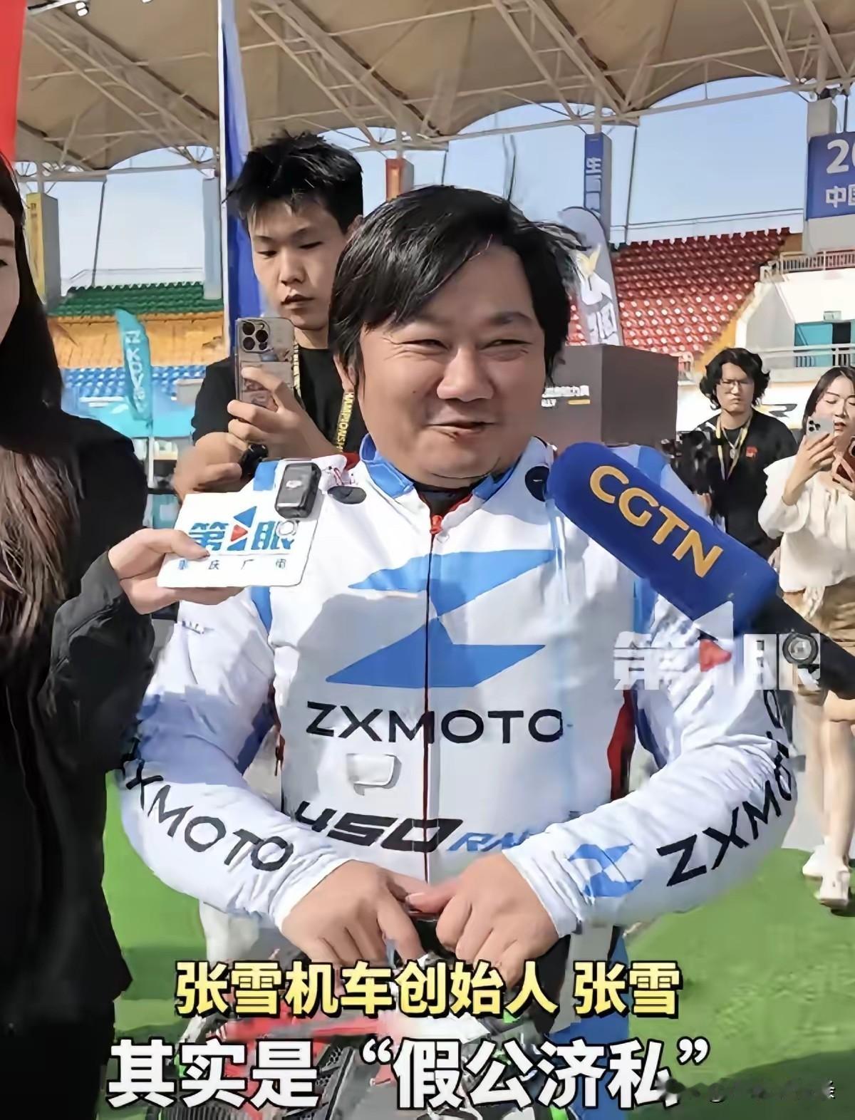 只要张雪不塌房，
他本人要不要下场参赛，其实没那么关键。
他最打动人的，并不是赛