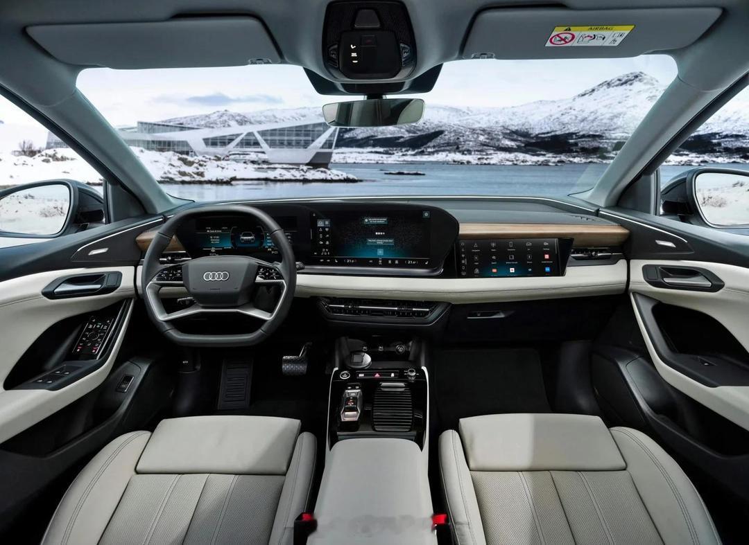 最近刷到张踩铃和奥迪合作的脱口秀，全程笑到停不下来，尤其是她聊到“别盲目追新势力