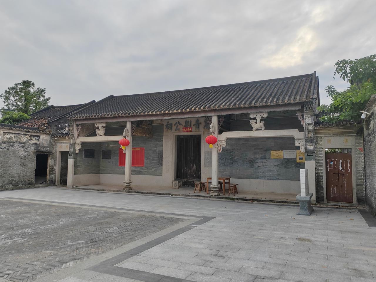 “腾蛟起凤”用于公祠，核心寓意是赞颂家族人才辈出、贤俊涌现，象征家族后代如蛟龙腾