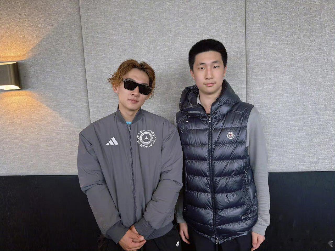 林永健儿子与苏翊鸣合照想当年看《爸爸去哪儿》，大竣还是个小豆丁，说话奶声奶气的。