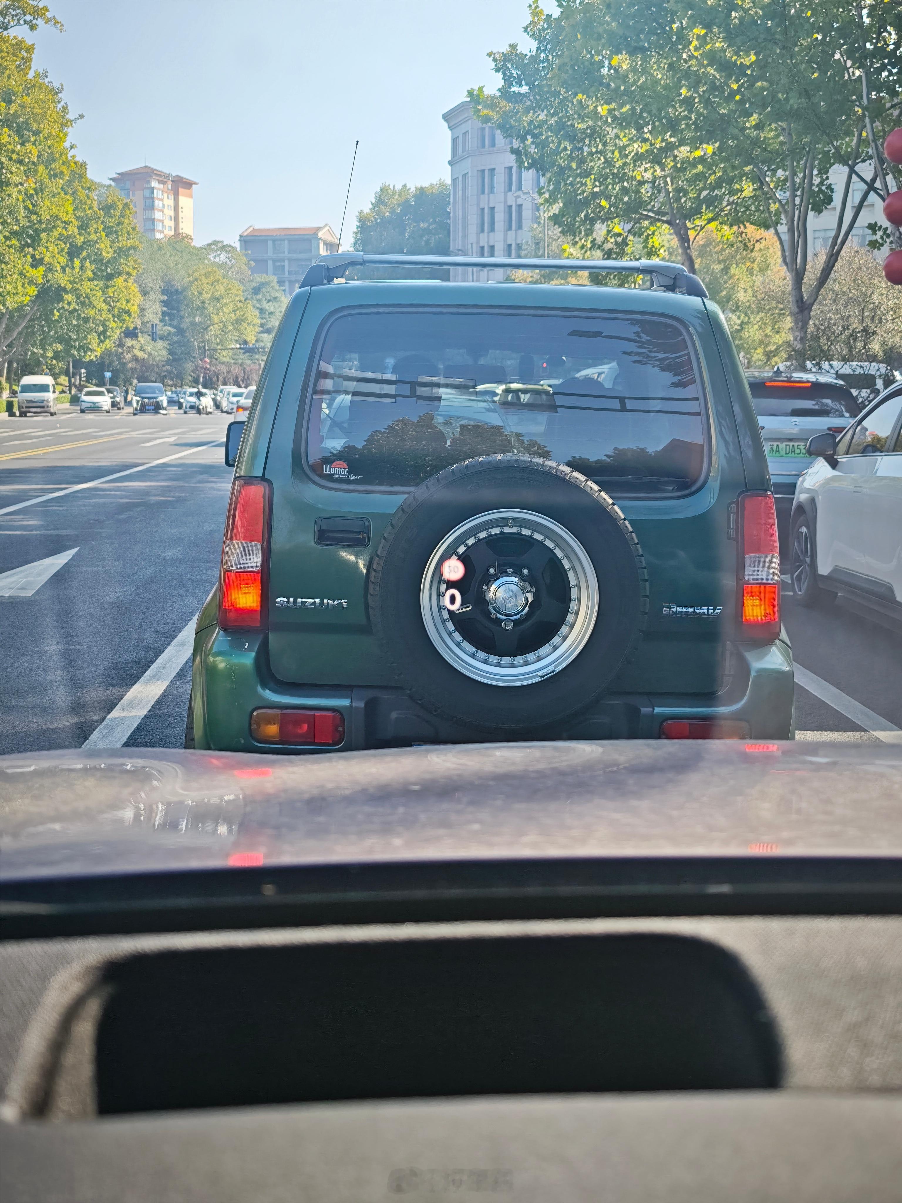 不要看这个车小人家也是硬派越野可以早早放弃中国市场了[笑cry]铃木吉姆尼 ​​