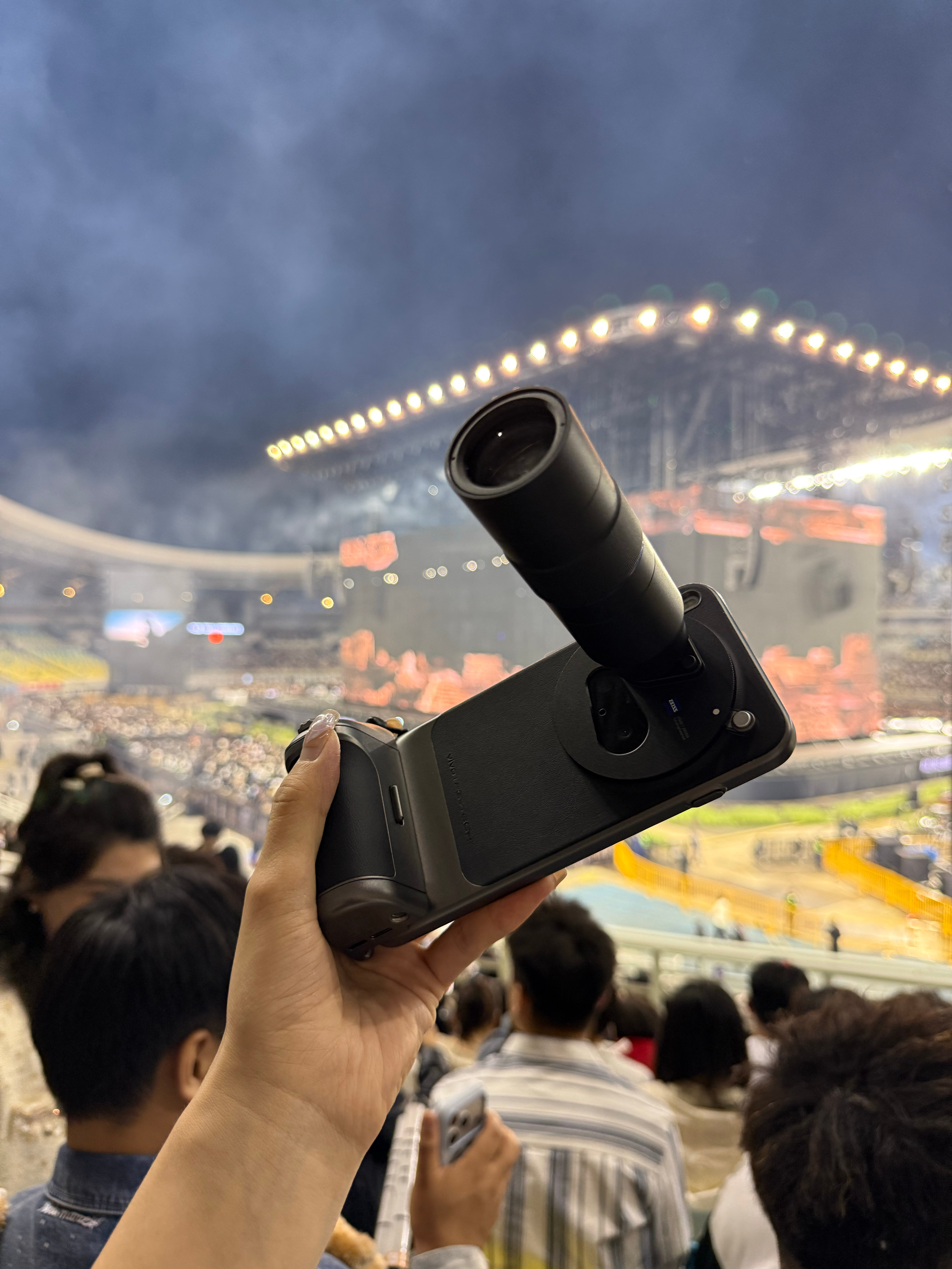 增距镜手机买和租哪个更划算用得多就买，用得少就租。演唱会、旅行、打鸟……平时经常