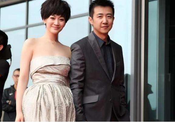 2010年，李小冉被前男友用艾滋针头抵住喉咙吓得她哭泣求饶，他放过了李小冉，转身