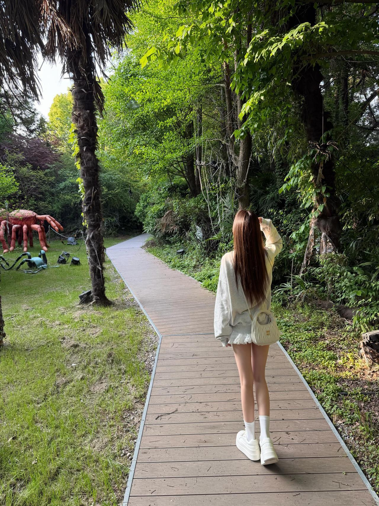 人心最诚实，犹豫就是答案。

很多时候，
我们纠结一件事要不要继续，

其实心里