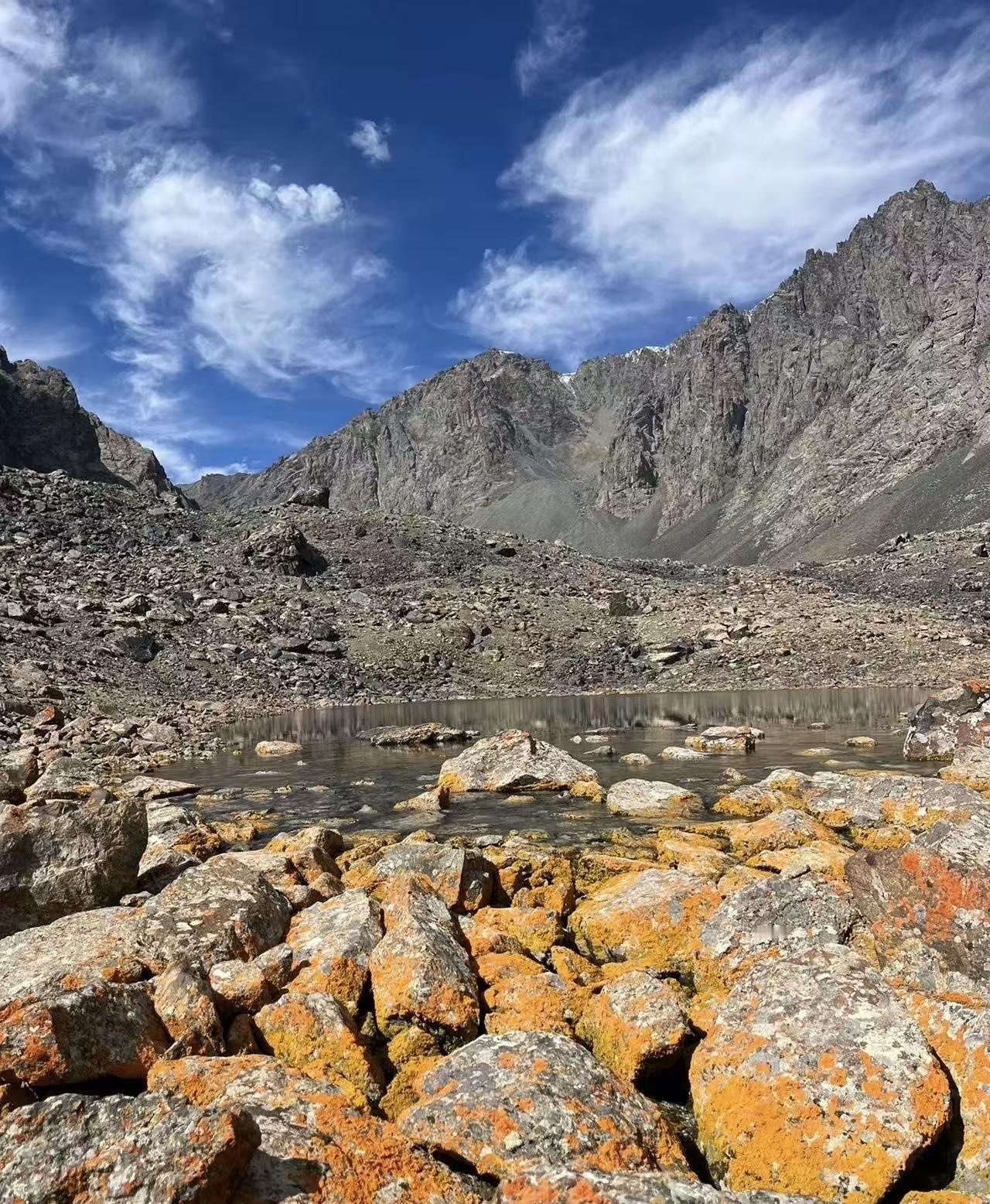 博格达徒步路线攻略简介
现在就出发
博格达徒步是国内高海拔经典徒步路线之一，核心