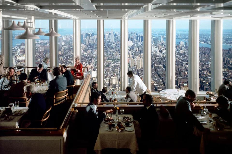 世界之窗餐厅，位于世贸中心北中心顶层，1976 年。