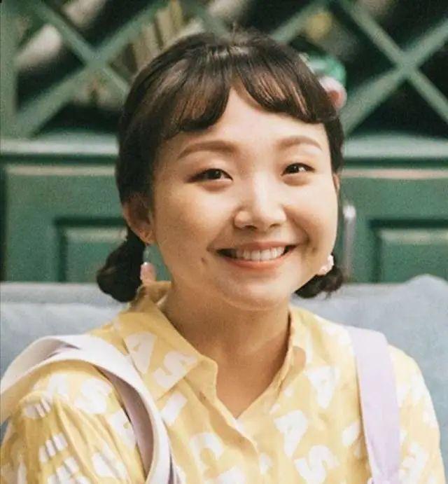 这个女星叫做李嘉琪，艺名辣目洋子。

我看过她的一些电影和综艺，然后直觉认为她应