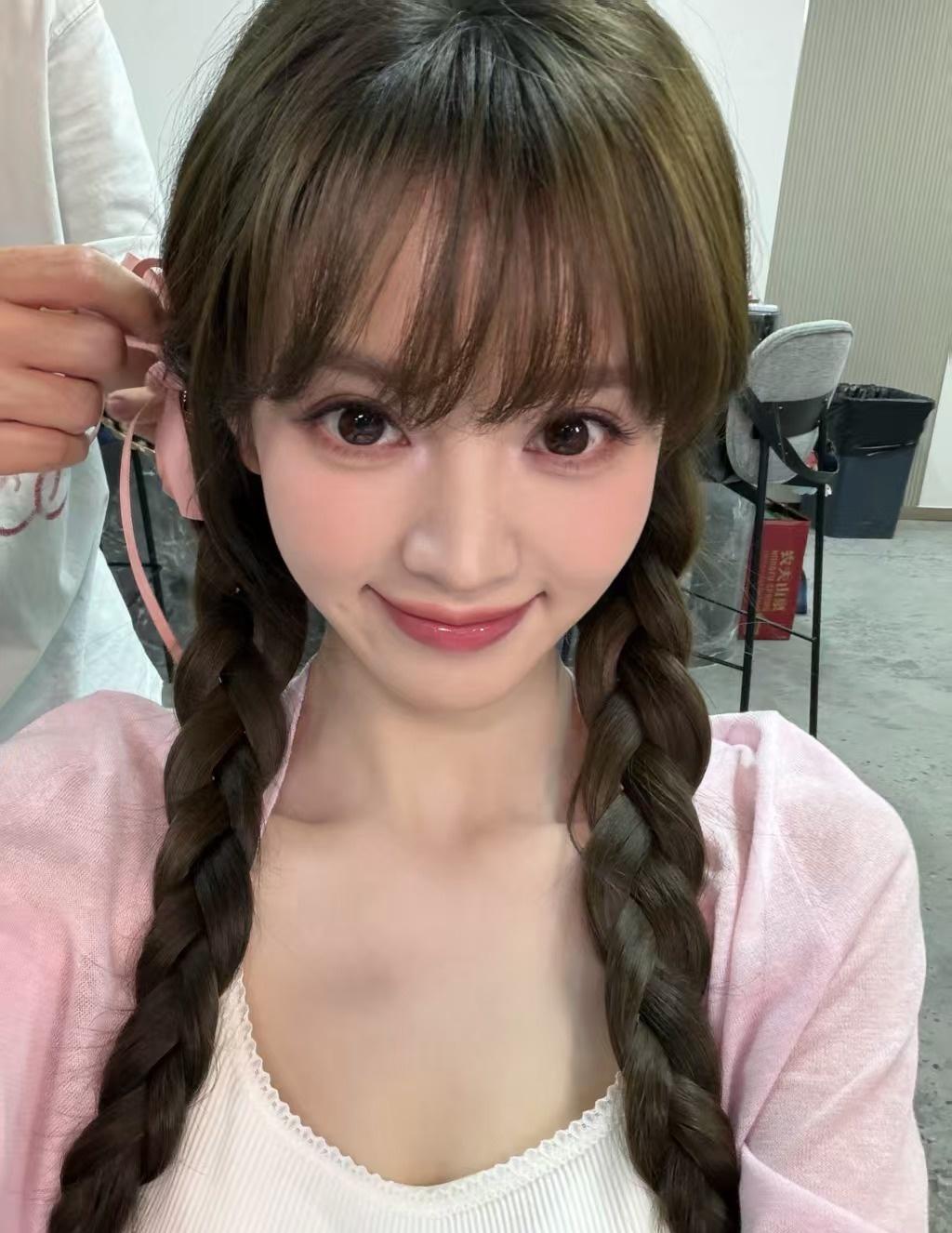 田曦薇怎么可以这么像草莓奶芙，软软糯糯的[爱慕] ​​​