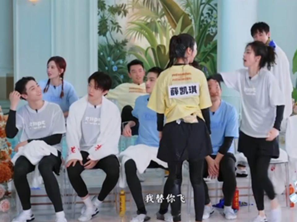 白鹿主动替薛凯琪接受飞椅惩罚白鹿主动替薛凯琪接受惩罚奔跑吧 薛凯琪听从提醒没有张