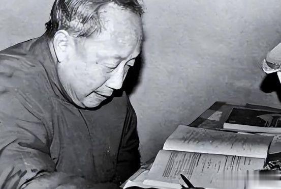 1952年，岳飞后代竟沦落到食不果腹的境地，不得不写信求助毛主席。
新中国成立后
