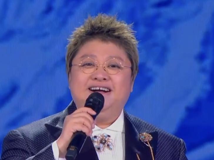 韩红工作室今天上午发文宣布韩红将于7月18日举办的武汉演唱会取消，原因是受台风天