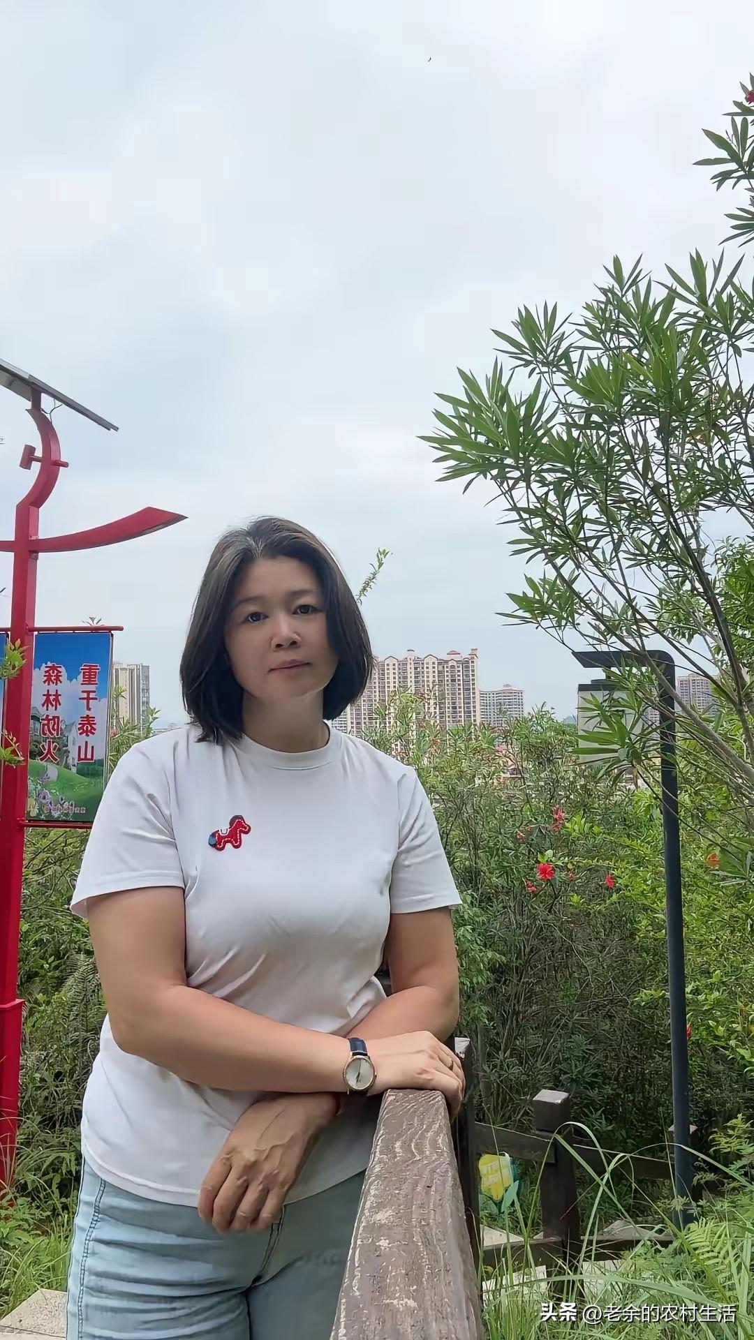 女人们
我告诉你吧
男人有五大爱好
你都知道吗

第一，抽烟
第二，喝酒
第三，