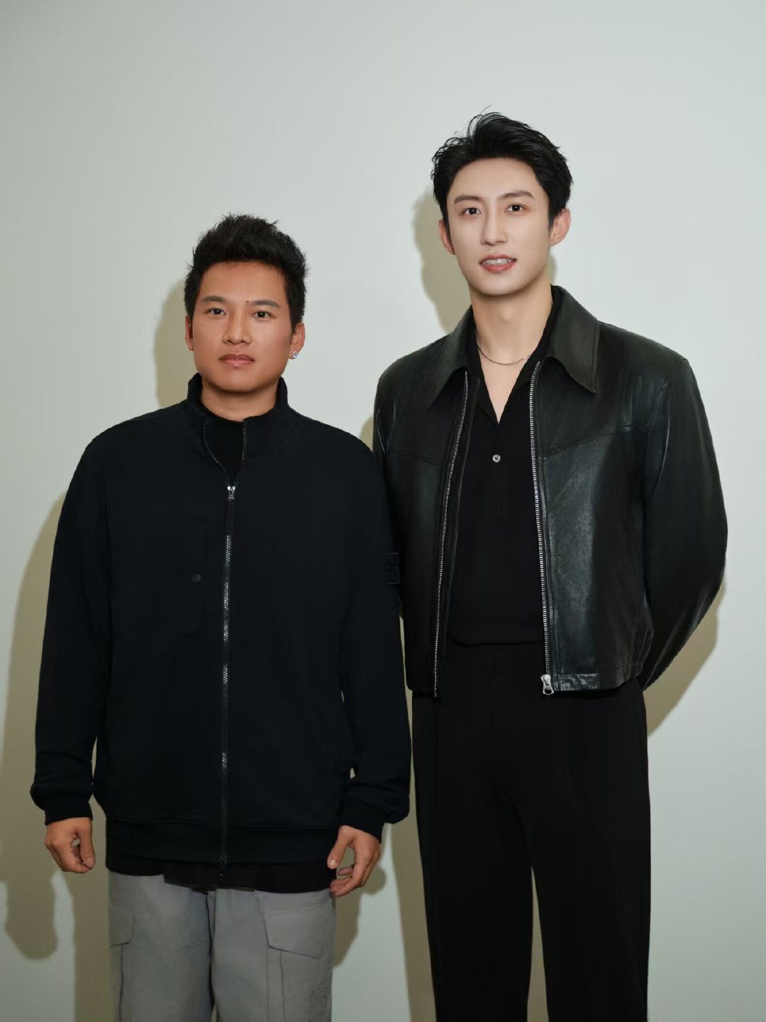 黄景瑜林臻东在现实相遇看到黄景瑜“林臻东”在现实相遇这一刻真的很感慨，一个是在电