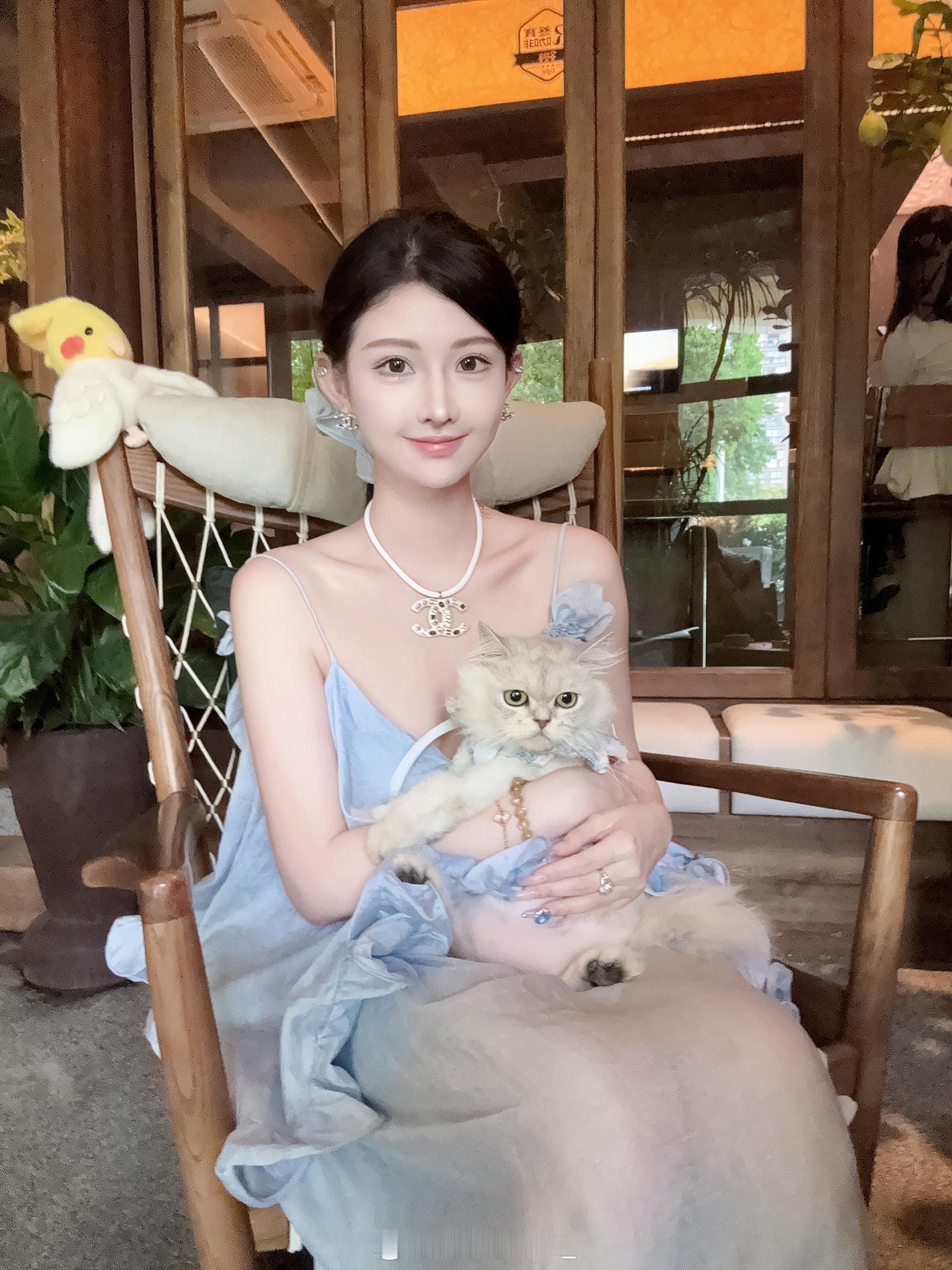 小猫咪好乖露哥日常穿搭露兒大魔王[超话] ​​​