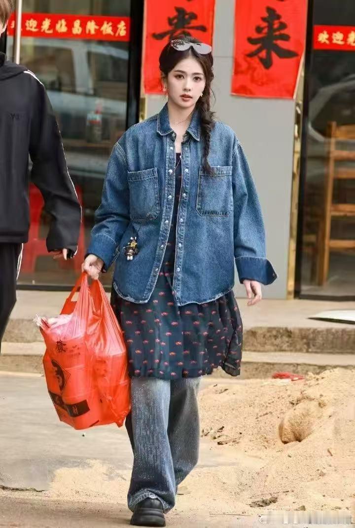 白鹿想吃贾冰做的饭亲爱的客栈2026亲爱的客栈 《亲爱的客栈2026》采访笑点，