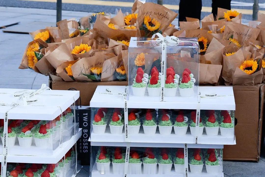 李昀锐送粉丝向日葵李昀锐跨年晚会逆应援 李昀锐跨年晚会逆应援 