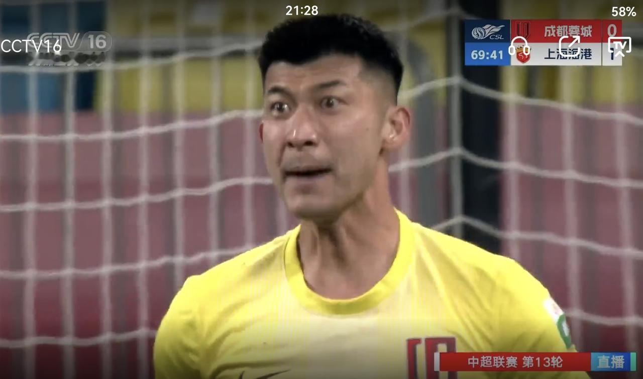0：1！蓉城首败！海港反击，李新翔单刀打入一球！
进球很戏剧性！李新翔没带好，刘