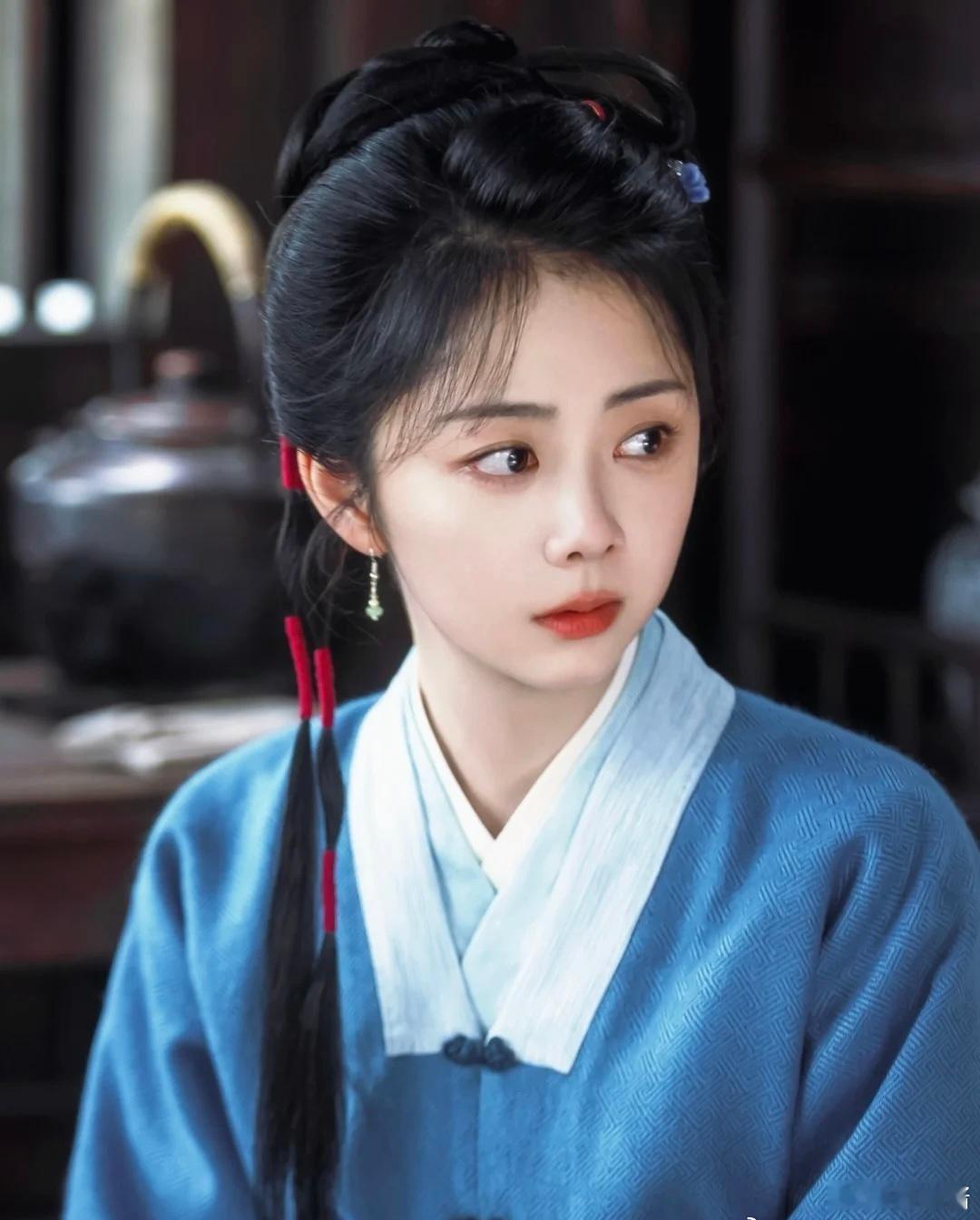 谭松韵鼻子，为什么“不完美”反而好看？ 谭松韵的鼻尖微翘、轻微漏鼻孔，放在常规审