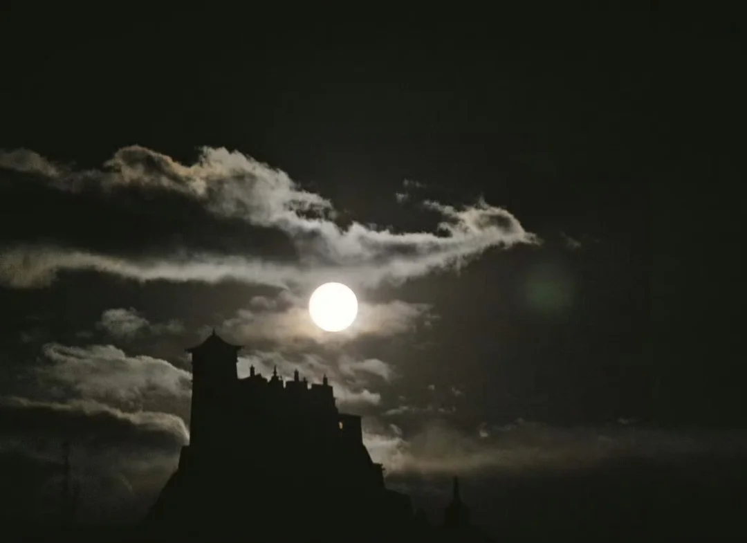 中秋节快乐，看一看你那里的月亮