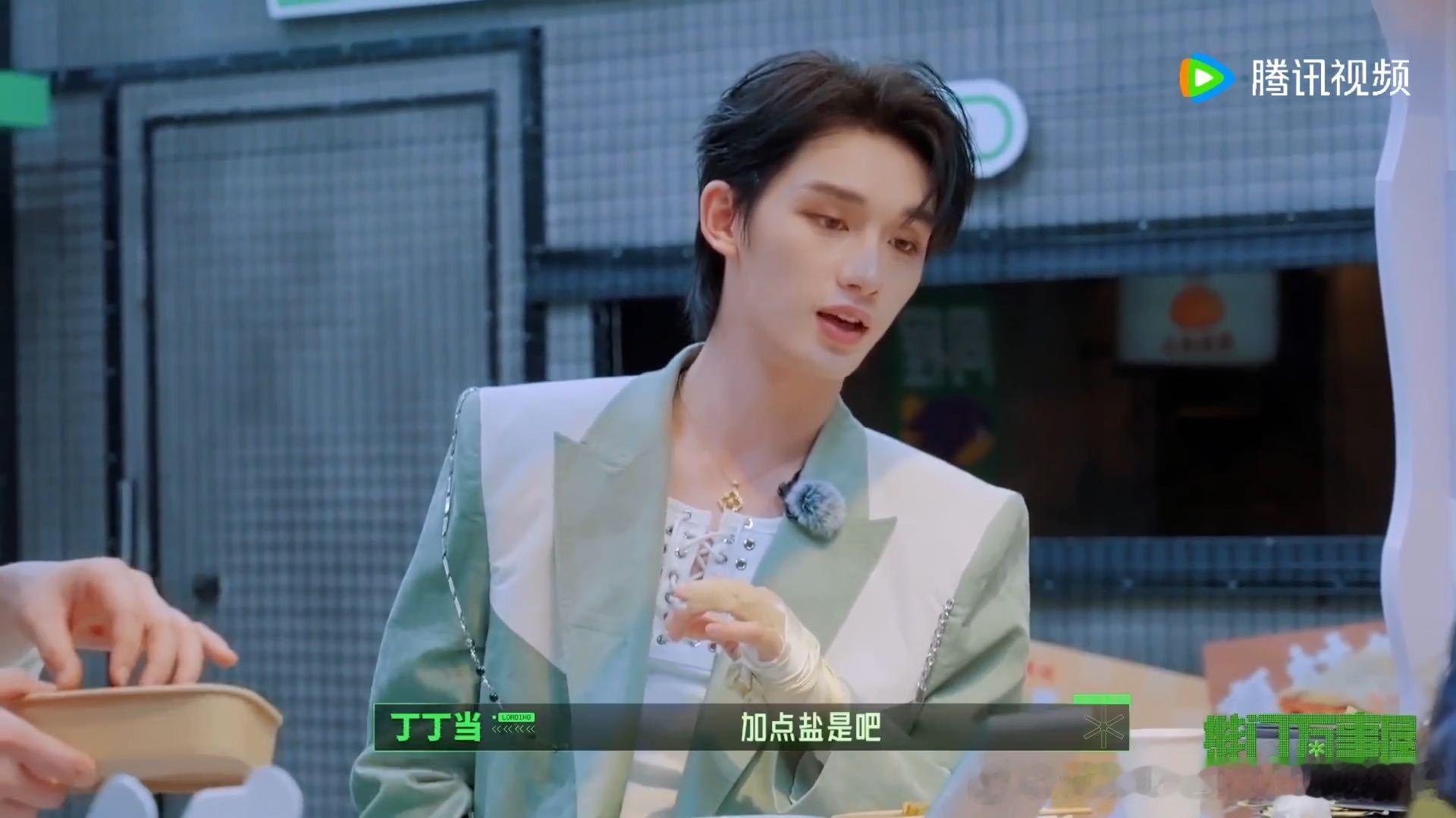 张凌赫煎蛋一呼百应张凌赫煎蛋找刘宇宁救场 张凌赫煎个蛋引发全组联动！金靖率先关心