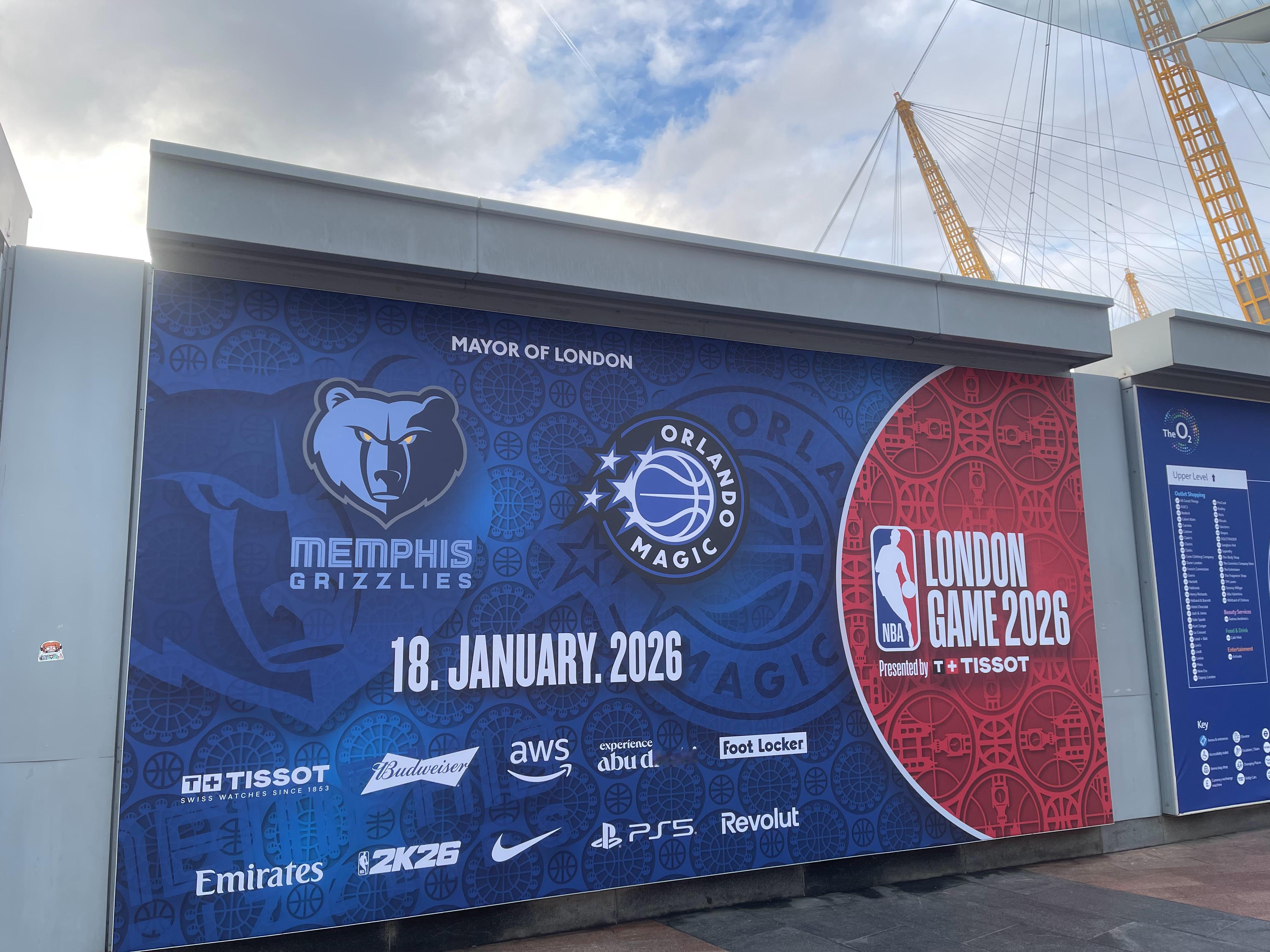 前方报道球场外一切就绪！chinahawks