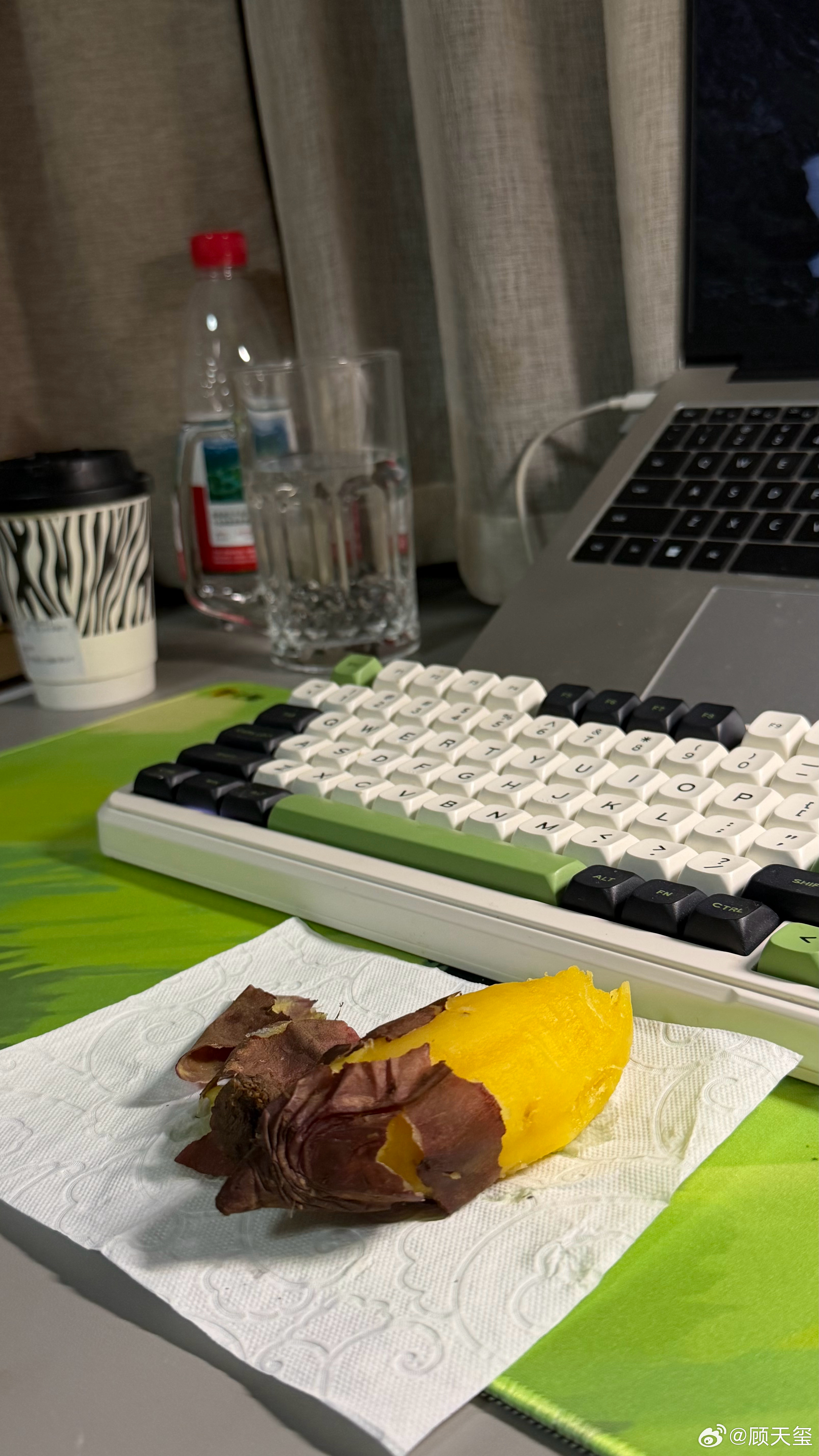 本来还想再写一章的想想现在护肤品这么贵不如早点睡个美容觉💤 