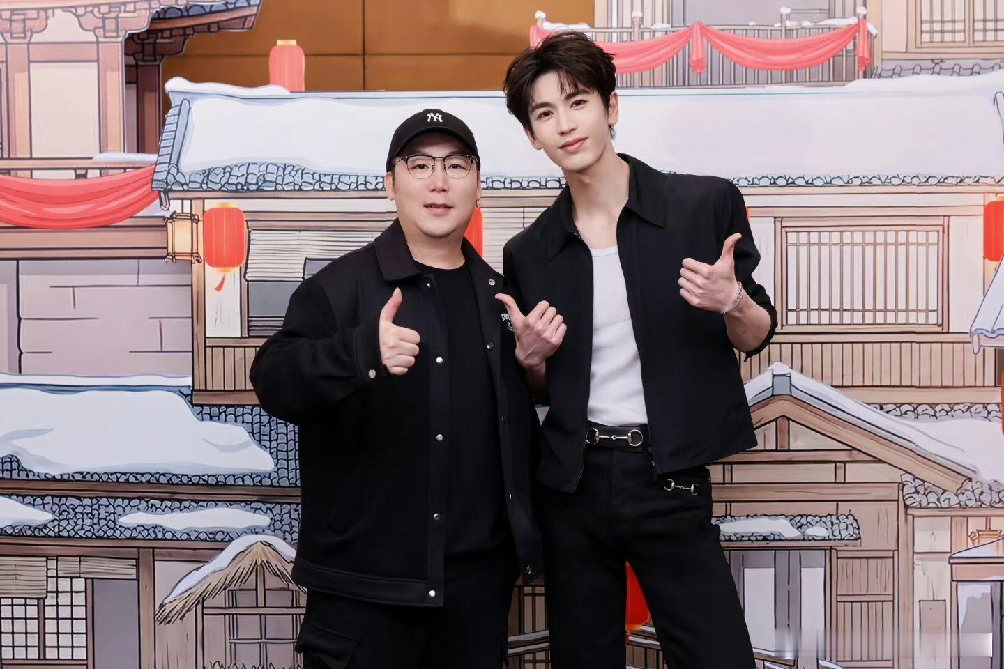 《逐玉》庆功宴合影🈶 