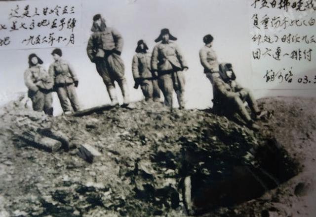1952年秋天，上甘岭，仗打得很凶。七号坑道里，味道难闻极了，血腥味混着汗臭和馊