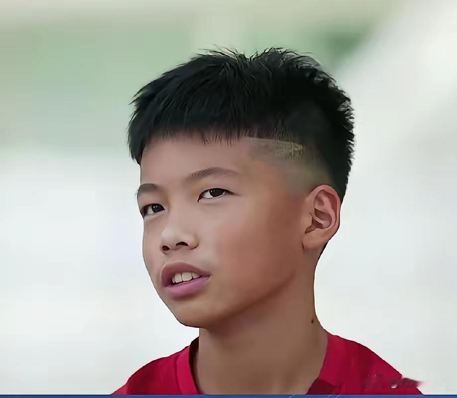 足球小将孟新艺是真敢说啊！他是一点都给国足不留情面，"中国人连世界杯都进不了"，