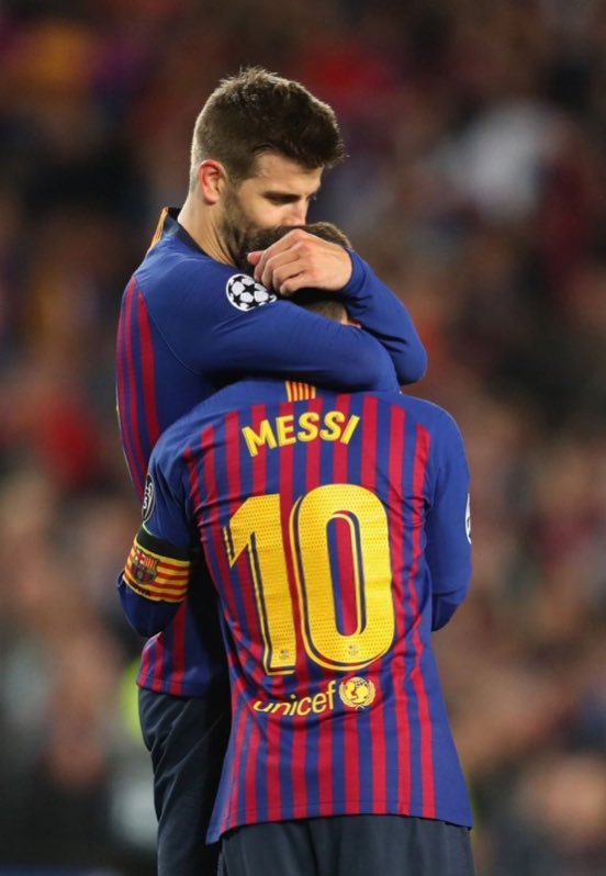 【】皮克参加TheLateRunShow节目谈到梅西和C罗🎙️：“在我看来，梅