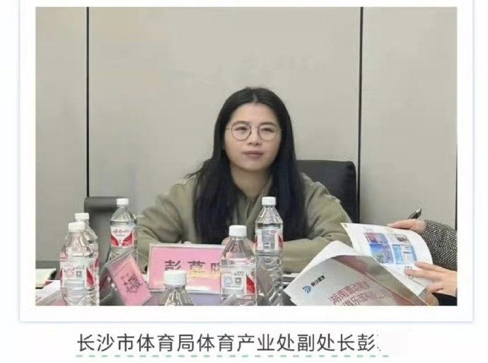 长沙市体育局彭某引发的网络舆情再次告诉我们，年轻干部，特别是少年得志的年轻干部，