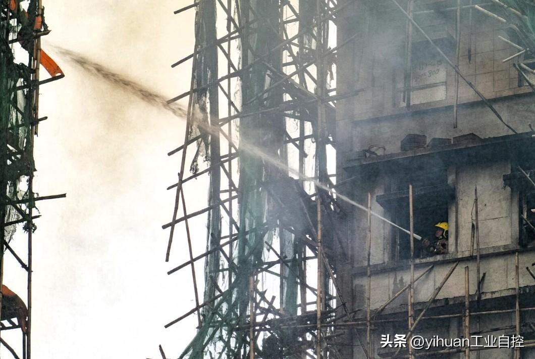香港廉政公署28日拘捕了负责监督宏福苑维修的工程顾问公司2名董事。工程顾问公司类
