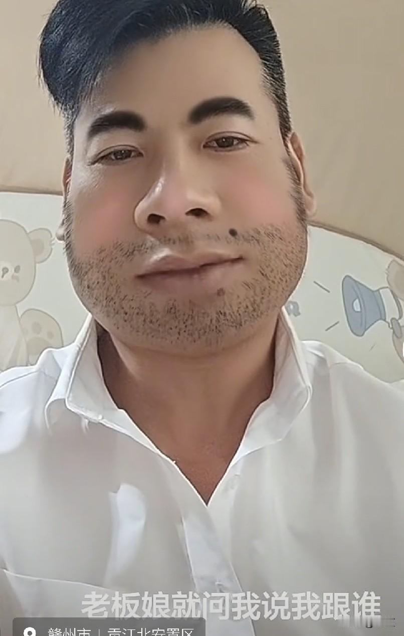 哈哈哈哈，又要笑死我了。
男子发视频，也不知道真假。
他说，我们厂子吧，就仨人，
